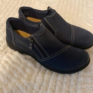 New Clark Women’s Size 10 shoes